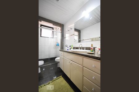 Apartamento à venda com 300m², 4 quartos e 4 vagas Apartamento à venda com 300m², 4 quartos e 4 vagasBanheiro