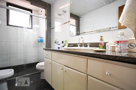 Apartamento à venda com 300m², 4 quartos e 4 vagas Apartamento à venda com 300m², 4 quartos e 4 vagasBanheiro