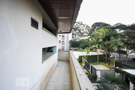 Apartamento à venda com 300m², 4 quartos e 4 vagas Apartamento à venda com 300m², 4 quartos e 4 vagasVaranda 2