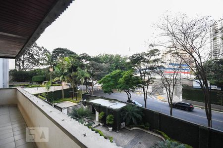 Apartamento à venda com 300m², 4 quartos e 4 vagas Apartamento à venda com 300m², 4 quartos e 4 vagasVaranda 2