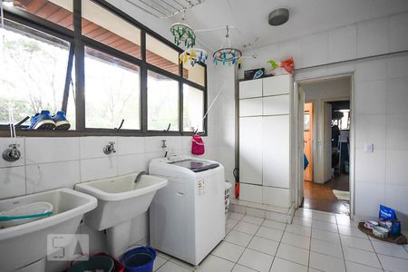 Apartamento à venda com 300m², 4 quartos e 4 vagas Apartamento à venda com 300m², 4 quartos e 4 vagasÁrea de serviço