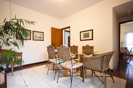 Apartamento à venda com 300m², 4 quartos e 4 vagas Apartamento à venda com 300m², 4 quartos e 4 vagasSala de almoço