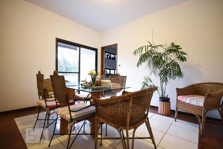 Apartamento à venda com 300m², 4 quartos e 4 vagas Apartamento à venda com 300m², 4 quartos e 4 vagasSala de almoço