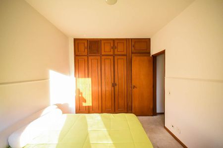 Apartamento à venda com 300m², 4 quartos e 4 vagas Apartamento à venda com 300m², 4 quartos e 4 vagasQuarto 2