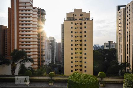 Apartamento à venda com 300m², 4 quartos e 4 vagas Apartamento à venda com 300m², 4 quartos e 4 vagasVista do quarto 2