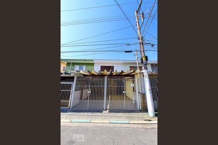 Casa para alugar com 120m², 2 quartos e 2 vagasFachada