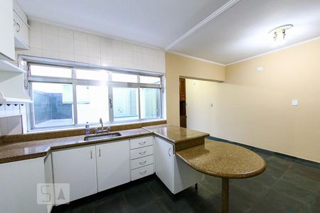 Casa para alugar com 120m², 2 quartos e 2 vagasCozinha