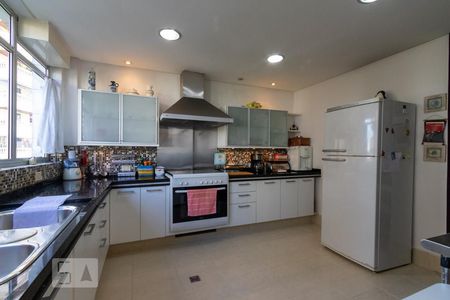 Apartamento à venda com 183m², 4 quartos e 3 vagasCozinha