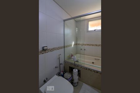 Apartamento à venda com 183m², 4 quartos e 3 vagasBanheiro da Suíte 1