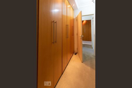 Apartamento à venda com 183m², 4 quartos e 3 vagasCloset