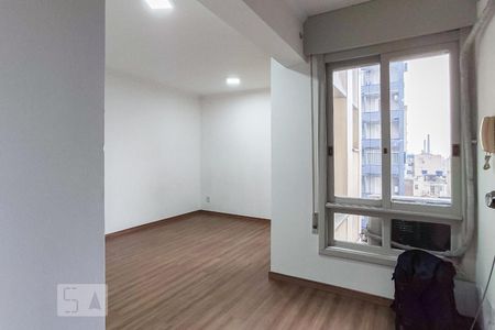 Quarto/Sala de kitnet/studio para alugar com 1 quarto, 30m² em Centro Histórico, Porto Alegre