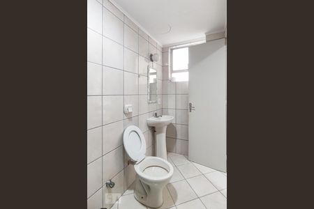 Banheiro de kitnet/studio para alugar com 1 quarto, 30m² em Centro Histórico, Porto Alegre