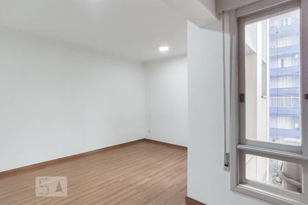 Quarto/Sala de kitnet/studio para alugar com 1 quarto, 30m² em Centro Histórico, Porto Alegre