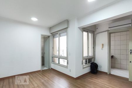 Quarto/Sala de kitnet/studio para alugar com 1 quarto, 30m² em Centro Histórico, Porto Alegre