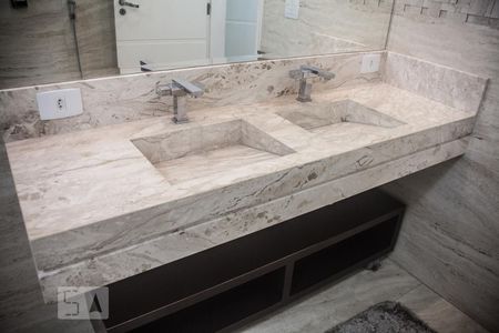 Apartamento à venda com 140m², 2 quartos e sem vagaBanheiro - Torneira