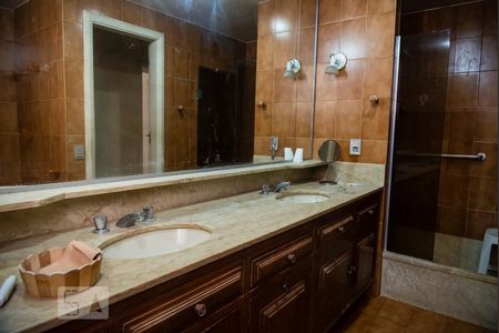 Apartamento para alugar com 304m², 4 quartos e 1 vagaBanheiro da Suíte