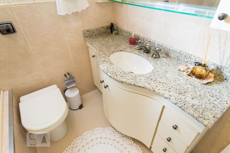 Casa à venda com 165m², 3 quartos e 2 vagasBanheiro 