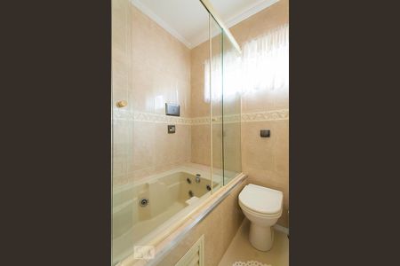 Casa à venda com 165m², 3 quartos e 2 vagasBanheiro 