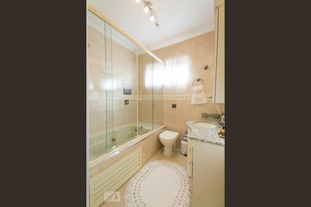 Casa à venda com 165m², 3 quartos e 2 vagasBanheiro 