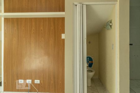 Sala de casa de condomínio para alugar com 2 quartos, 60m² em Parada Xv de Novembro, São Paulo