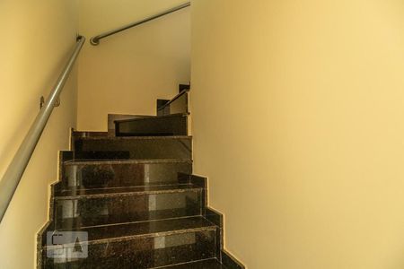 Casa de condomínio para alugar com 60m², 2 quartos e 1 vagaEscada