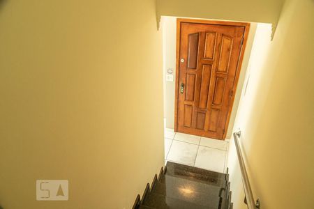 Casa de condomínio para alugar com 60m², 2 quartos e 1 vagaEscada