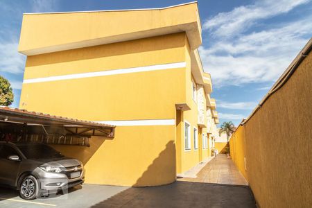 Casa de condomínio para alugar com 60m², 2 quartos e 1 vagaFachada