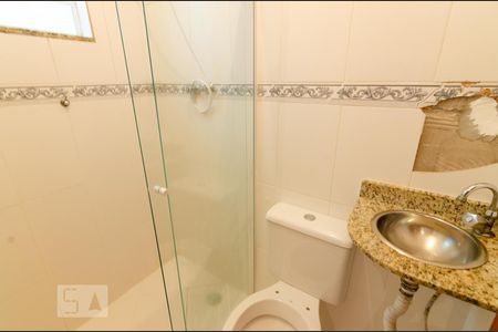 Banheiro suite 1 de casa de condomínio à venda com 2 quartos, 60m² em Vila Mesquita, São Paulo