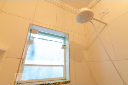Chuveiro suite 1 de casa de condomínio para alugar com 2 quartos, 60m² em Vila Mesquita, São Paulo
