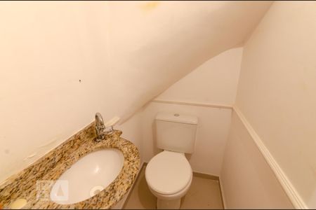 Lavabo de casa de condomínio para alugar com 2 quartos, 60m² em Vila Mesquita, São Paulo