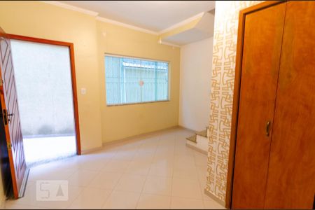 Sala de casa de condomínio para alugar com 2 quartos, 60m² em Vila Mesquita, São Paulo