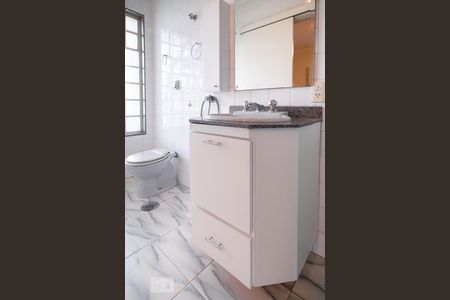 Casa à venda com 450m², 4 quartos e 3 vagasBanheiro Quarto 5 - Suíte