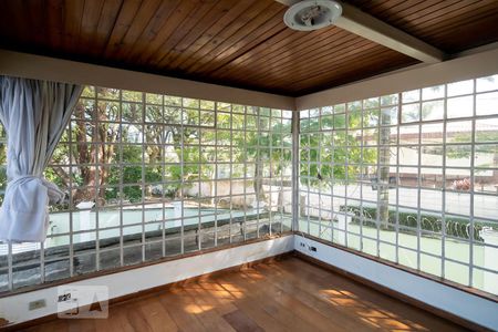 Casa à venda com 450m², 4 quartos e 3 vagasVaranda Quarto 5 - Suíte