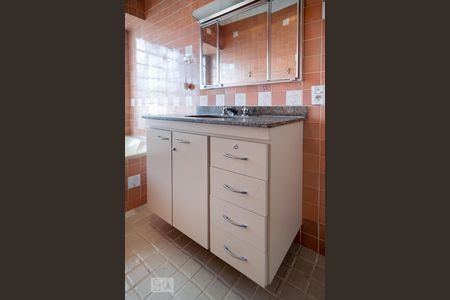 Casa à venda com 450m², 4 quartos e 3 vagasBanheiro Social - Quartos