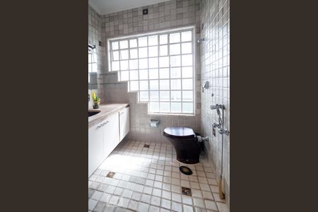 Casa à venda com 450m², 4 quartos e 3 vagasBanheiro Quarto 6 - Suíte