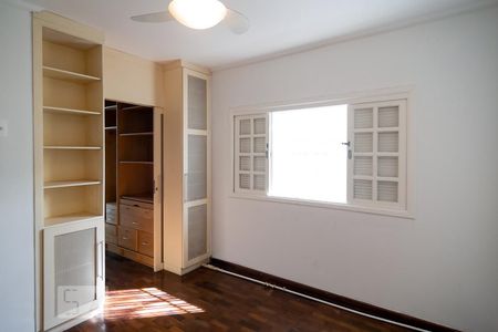 Casa à venda com 450m², 4 quartos e 3 vagasQuarto 2 - Térreo