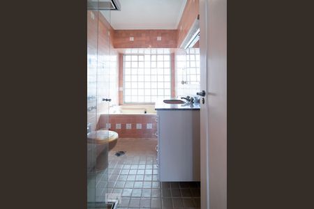 Casa à venda com 450m², 4 quartos e 3 vagasBanheiro Social - Quartos