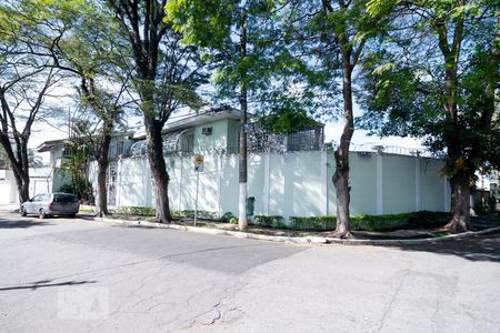 Casa à venda com 450m², 4 quartos e 3 vagasFachada