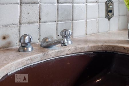 Casa à venda com 450m², 4 quartos e 3 vagasBanheiro Quarto 6 - Suíte