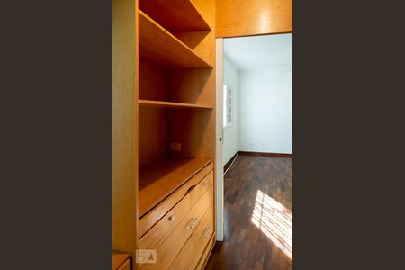 Casa à venda com 450m², 4 quartos e 3 vagasCloset Quarto 2 - Térreo