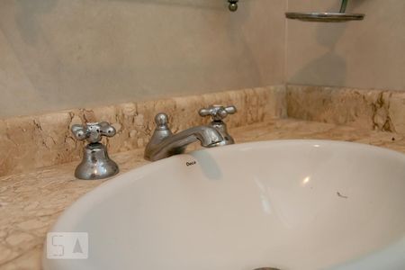 Casa à venda com 450m², 4 quartos e 3 vagasBanheiro Social Térreo