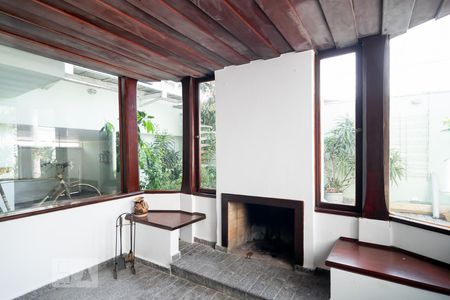 Casa à venda com 450m², 4 quartos e 3 vagasSala Lareira