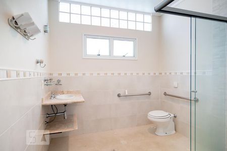 Casa à venda com 450m², 4 quartos e 3 vagasBanheiro Social Térreo