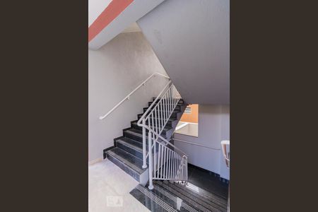 Apartamento à venda com 45m², 2 quartos e sem vaga Apartamento à venda com 45m², 2 quartos e sem vagaEscada