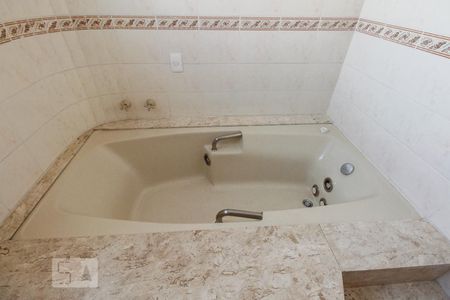 Apartamento à venda com 136m², 3 quartos e 2 vagasBanheiro Suíte 