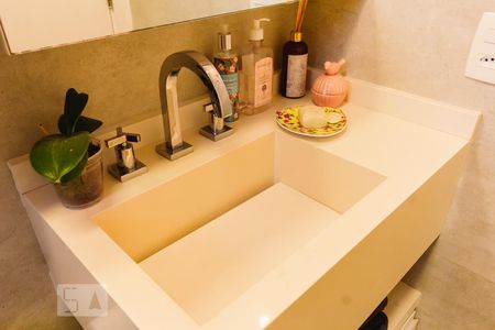 Apartamento à venda com 70m², 2 quartos e 2 vagasBanheiro da Suíte 1 Pia