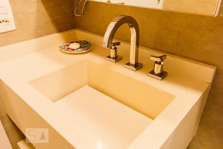 Apartamento à venda com 70m², 2 quartos e 2 vagasBanheiro 2 Pia