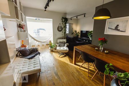 Sala de apartamento à venda com 2 quartos, 70m² em Água Branca, São Paulo