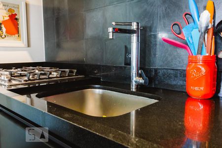 Cozinha Pia de apartamento à venda com 2 quartos, 70m² em Água Branca, São Paulo