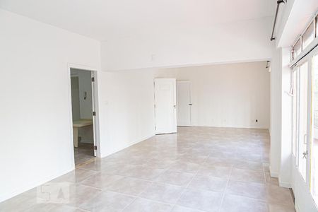 Apartamento para alugar com 140m², 3 quartos e sem vaga Apartamento para alugar com 140m², 3 quartos e sem vagaSala